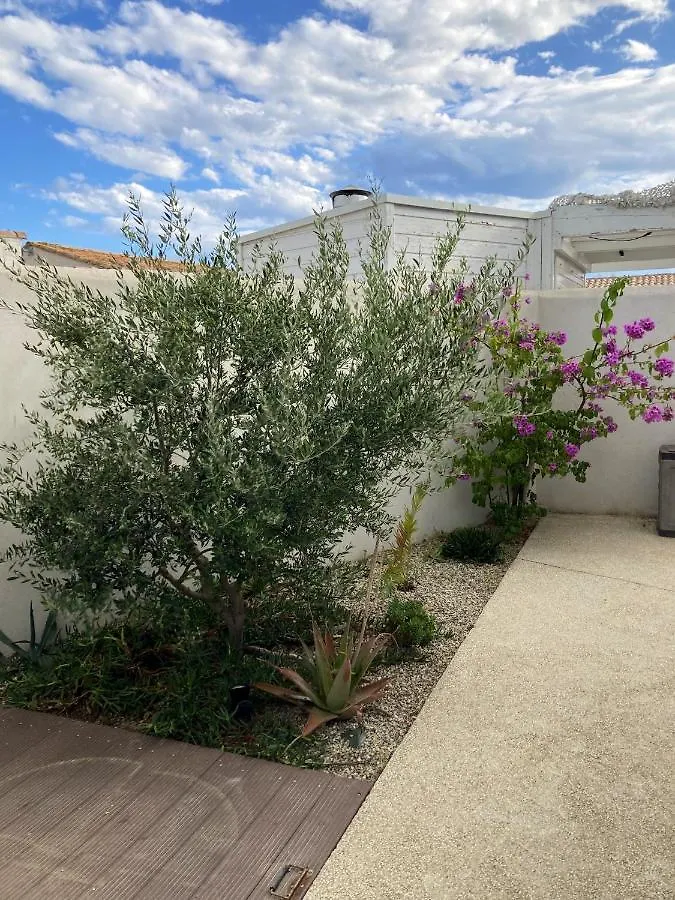 Maison Accueillante A Saintes-Maries-De-La-Mer Avec Jardin Clos 0*,  Francie